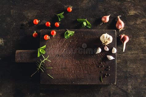 Placa De Desbastamento E Cozimento De Madeira Das Ervas E Das