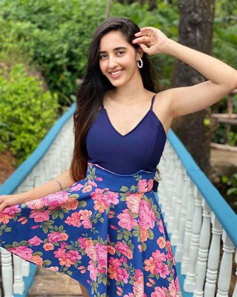 Simrat Kaurdirty Hari Age Wiki Biography Dob Images Movies