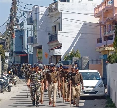 तैयार हैं हम आगामी लोक सभा चुनाव के दृष्टिगत दून पुलिस ने अर्द्धसैनिक बलों के साथ किया फ्लैग