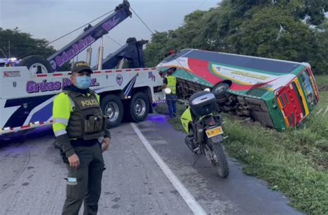 Cuatro Heridos Deja Volcamiento De Bus En La Cordialidad Háblalo Noticias