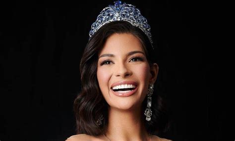 Miss Universo Sheynnis Palacios Coronará A La Nueva Miss Ecuador