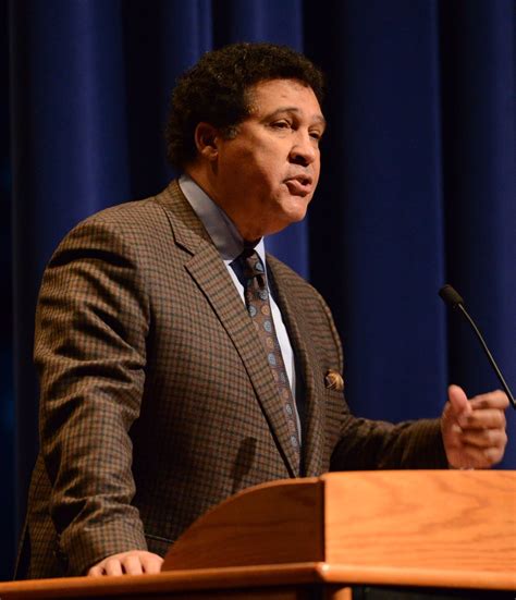 Veteran sports broadcaster Greg Gumbel leaves them laughing in speech