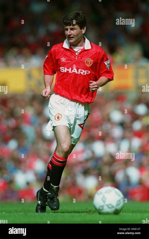 DENIS IRWIN MANCHESTER UNITED FC 24 August 1993 Stock Photo - Alamy