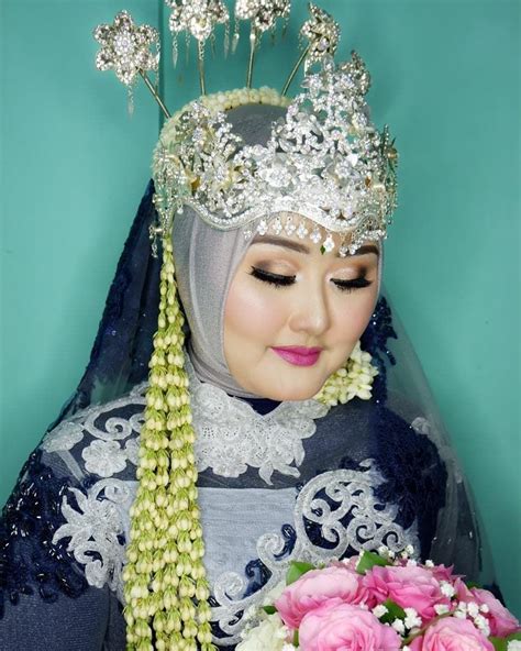 Pengantin sunda siger..... | Muslimah wedding, Pengantin sunda, Crown jewelry