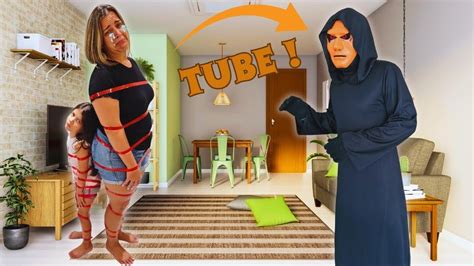 O TUBE INVADIU NOSSA CASA NOVAMENTE E NOS PRENDEU FITA ADESIVA