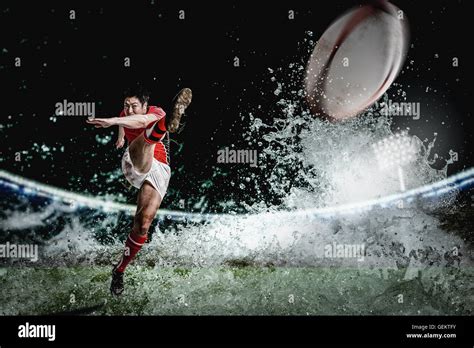 Jugador De Rugby Pateando Pelota Fotografías E Imágenes De Alta