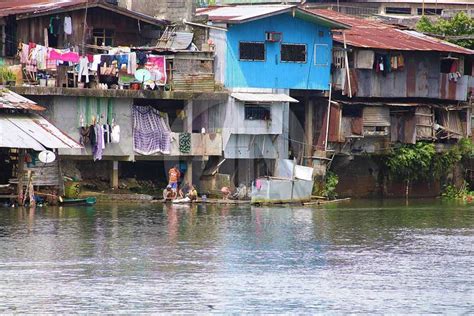 Emiten alerta de tsunami en Filipinas y Japón tras fuerte terremoto de