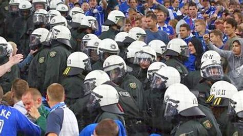 Polizei Bef Rchtete Tote Und Schwerverletzte In Schalke Arena