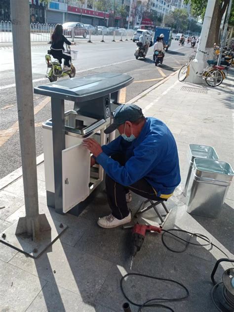 静海区城管委更换提升城区果皮箱 城市管理动态 天津市城市管理委员会