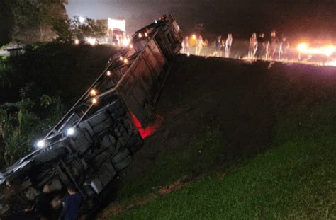 Acidente Deixa Uma Pessoa Morta Na Br Em Blumenau Portal Menina