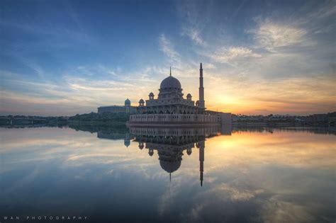 Putra Mosque | Mosque, Islamic architecture, Putrajaya