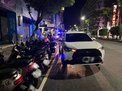 影／三重女司機衝撞路旁7機車 網友猜酒駕、毒駕、滑手機全錯 社會萬象 社會 聯合新聞網