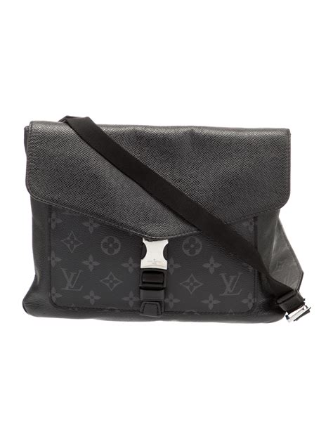 Louis Vuitton Taigarama Outdoor Flap Messenger Black Messenger Bags Bags Lou817039 The