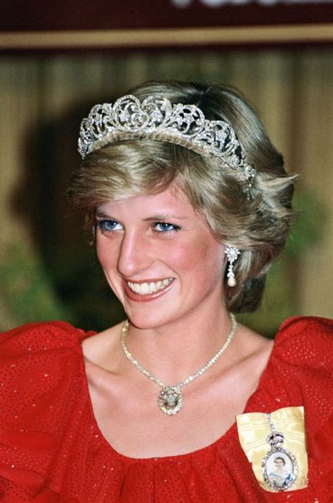 25 Photos Of Princess Diana In Tiaras Princess Dianas Tiara Style