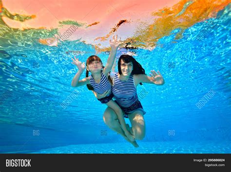 Imagen Y Foto Mother Daughter Prueba Gratis Bigstock