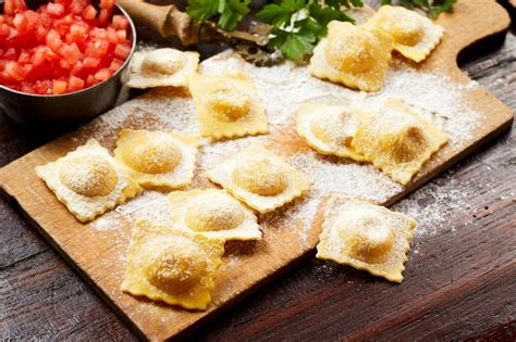 Pastas Italianas Hechas A Mano De Los Raviolis De La Especialidad