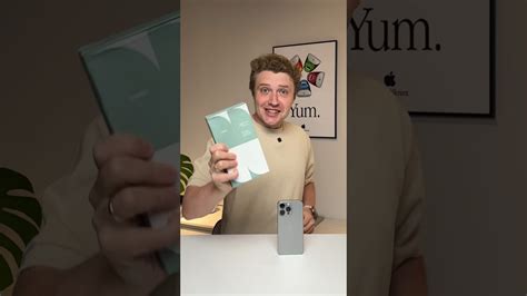 Лучшее защитное стекло для iPhone - YouTube