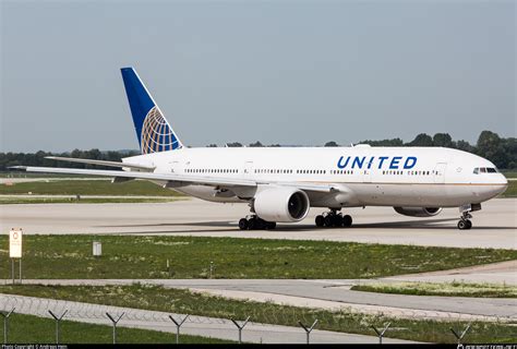 N784UA United Airlines Boeing 777 222ER Photo By Andreas Hein ID