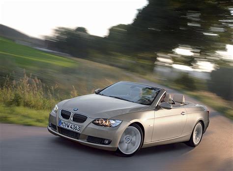 Foto versenkbares Hardtop im BMW 3er Cabrio vergrößert