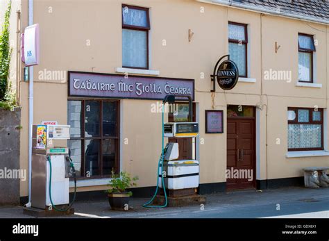 Irish Rural Pubs Hi Res Stock Photography And Images Alamy