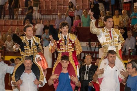 Tarde Triunfal Del Torero Totanero Jorge Mart Nez Junto A Los Toreros