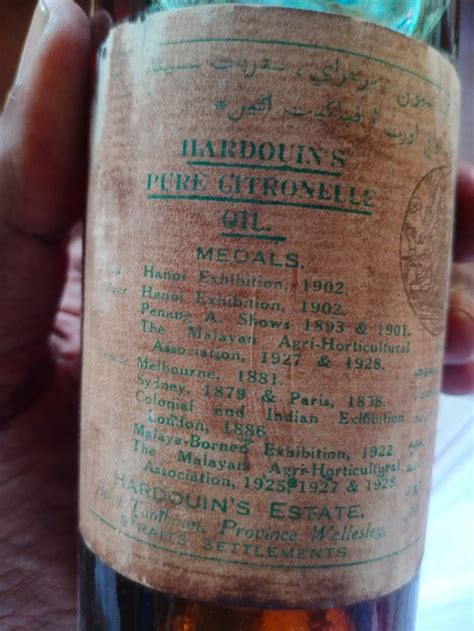 HARDOUIN 'S PURE CITRONELLE OIL , Straits Settlements 1929 , Bottle with original oil content ...