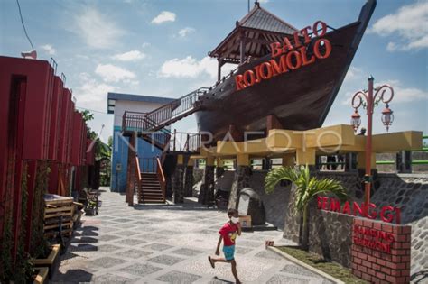 Proyek Penataan Kawasan Kumuh Bantaran Sungai Antara Foto