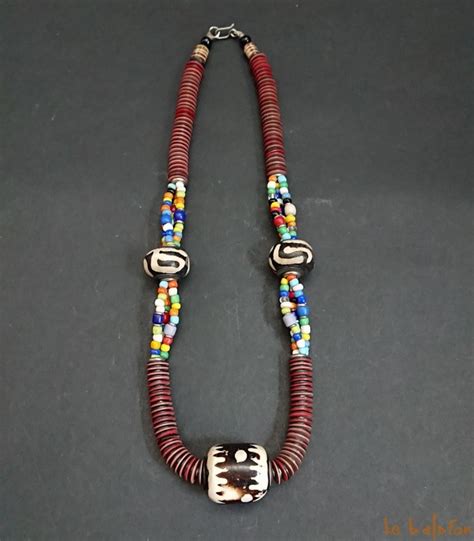 Collier africain perles de rocailles et résine du Mali mode éthique