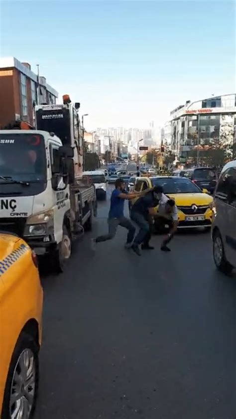 Esenyurt Ta Taksici Ile Ekici Aras Nda Yol Verme Kavgas