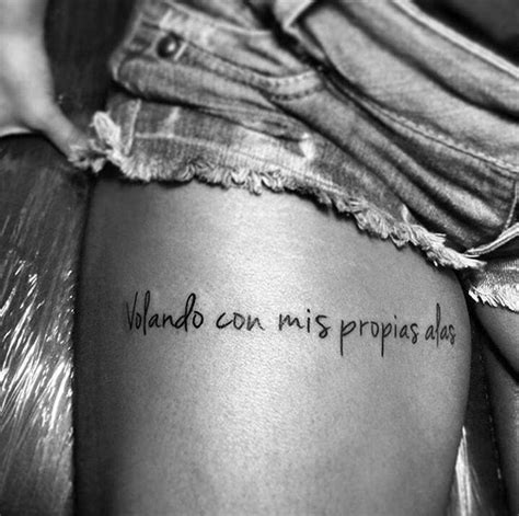 Tatuaje Frase Volando Con Mis Propias Alas Tatuajes Para Mujeres