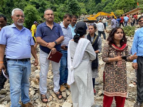 जिलाधिकारी श्रीमती सोनिका ने मुख्य चिकित्सा अधिकारी को आपदा प्रभावित क्षेत्र सरखेत में चिकित्सा