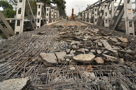 PERBAIKAN JEMBATAN JALUR PANTURA ANTARA Foto