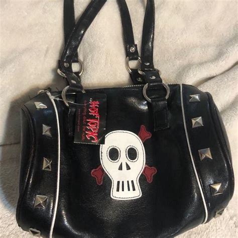 ISOOO Vintage Hot Topic FOUND Keeping This Up For Depop