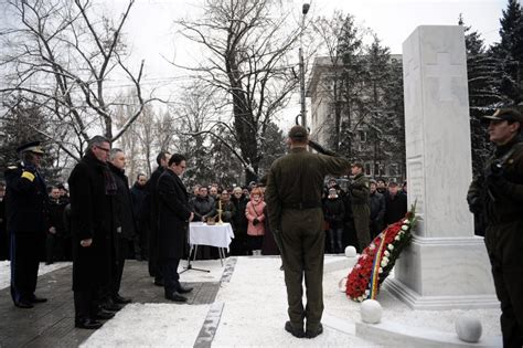 REABILITARE DUP 23 DE ANI SRI A Ridicat Un Monument Al Lupt Torilor