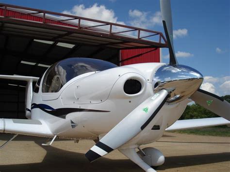 DIAMOND DA40 Specifications, Cabin Dimensions, Performance