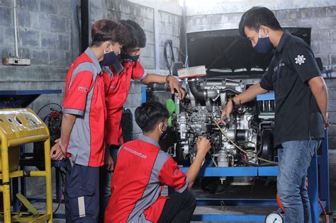 Kursus Otomotif Mekanik Motor And Mobil