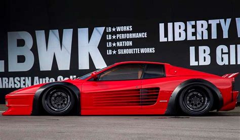 На торги выставлена эффектная Ferrari Testarossa с обвесом от Liberty Walk