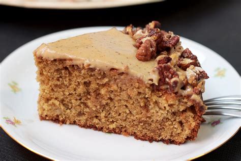 Bolo De Batata Doce Especiarias E Nozes Crocantes Mel E Pimenta