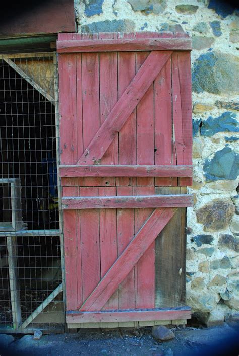 Montgomery Pictures: Red Barn Door