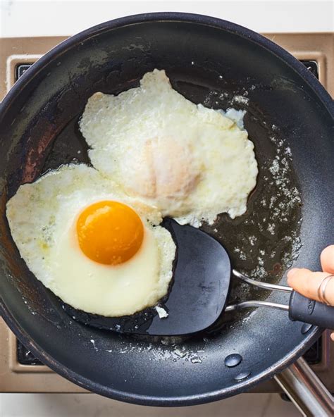 Over Easy Vs Sunny Side Up Eggs What S The Difference The Kitchn