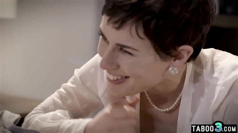 Enfermera Milf De Pelo Corto Follada Duro Por Su Jefe Cachondo XNXX