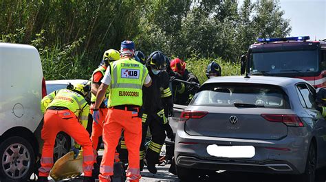 Incidente Tra Tre Veicoli Sulla Ravegnana Foto Massimo Argnani