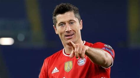 Lewandowski é eleito o melhor jogador do mundo pela FIFA