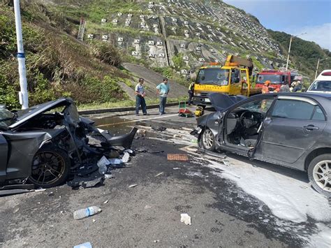 Taiwan Line Fatal Car Accident Mustang Man Crossed Double Yellow