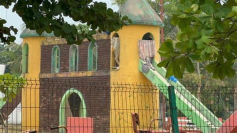 Parque Infantil Se Convierte En Hogar De Indigentes Y Migrantes Una