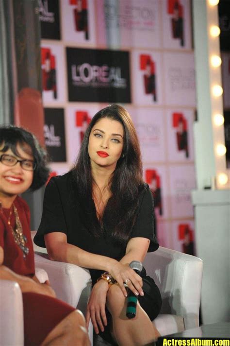 Bollywood Hot Aishwarya Rai Bachchan Sexy Thighs And Cleavage Show Actress Album