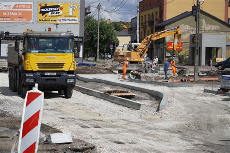 Budowa ronda na skrzyżowaniu dróg ul Towarowej z ul 1 go Maja w