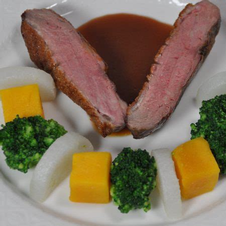 Filet de canette rôtie avec sa sauce au sésame et sa trilogie de