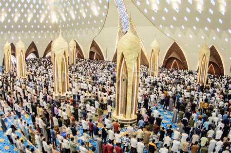 Shalat Idul Fitri Di Masjid Raya Al Jabbar Antara Foto