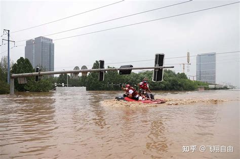 涿州积水逼近红绿灯：救援艇往返穿梭，不落下一人 知乎